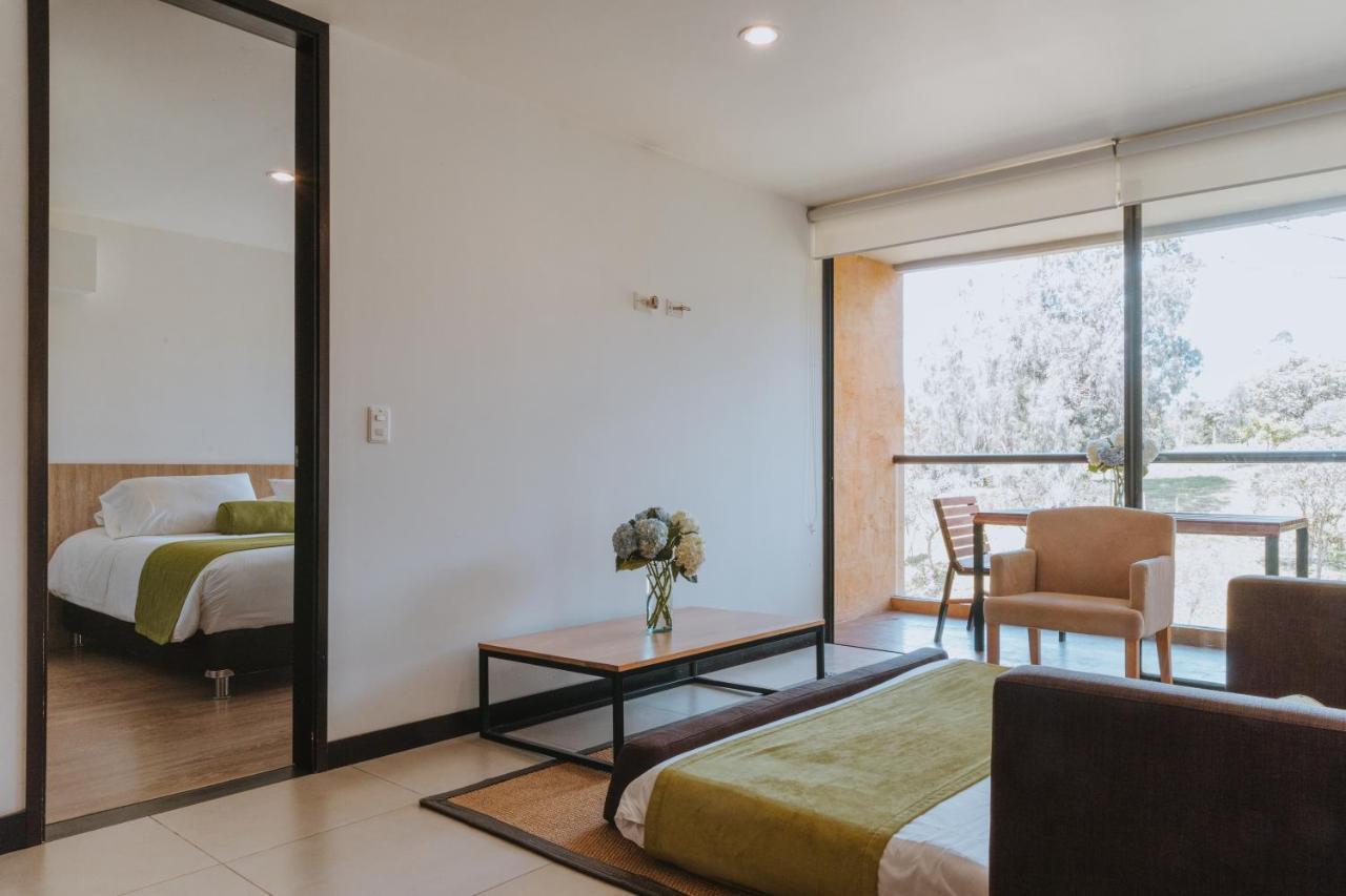 Travelers Rio Verde Living Suites Rionegro Exterior foto